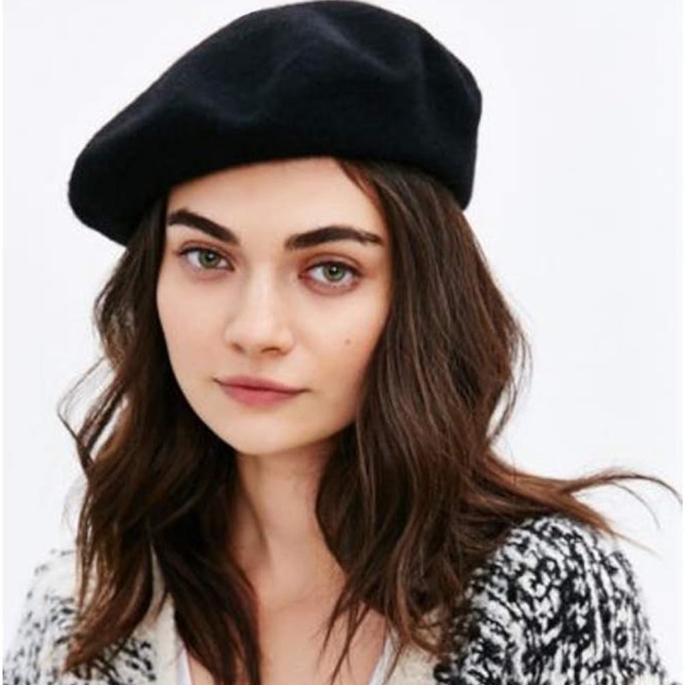 Black French Beret Hat. New. Cashmere.